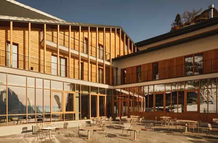 Colere 1600 Cloud 7 Hotels